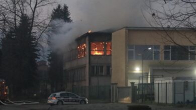 Požar u industrijskoj zoni Željezara Ilijaš: Vatrogasci na terenu, gori napušten objekat