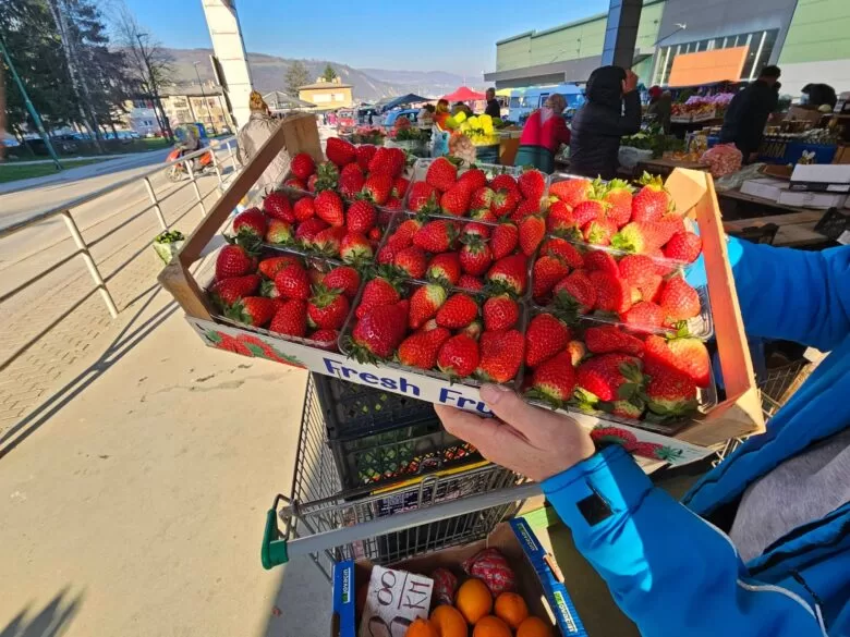 Bogata predbajramska ponuda na pijaci u Ilijašu