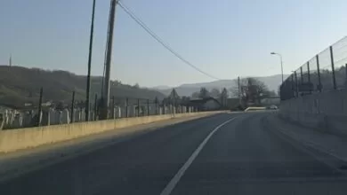 Građani traže sigurnije okruženje za djecu: Hoće li se postaviti zaštitna ograda kod škole u Starom Ilijašu?