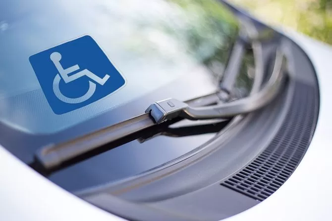 Gdje je kontrola? Parking za osobe s invaliditetom u Ilijašu pod opsadom nesavjesnih vozača