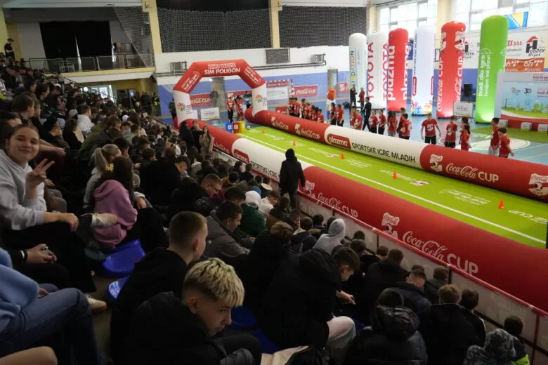 Ilijaš: Mladi učili o zaštiti okoliša i takmičili se na Coca-Cola Cupu