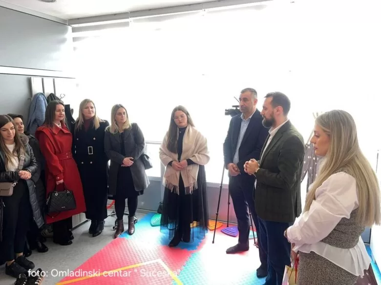 Vlada Kantona Sarajevo podržala otvaranje Edukativnog kabineta „Zagrljaj“ u Srebrenici: Osigurana stručna pomoć za djecu i roditelje