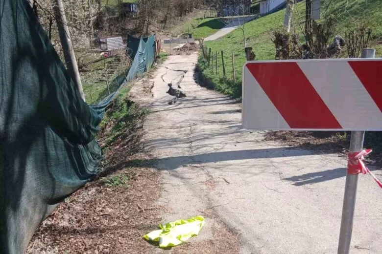 Zbog klizišta u vogošćanskom naselju Ugorsko zatvoren promet, problemi sa vodosnabdijevanjem