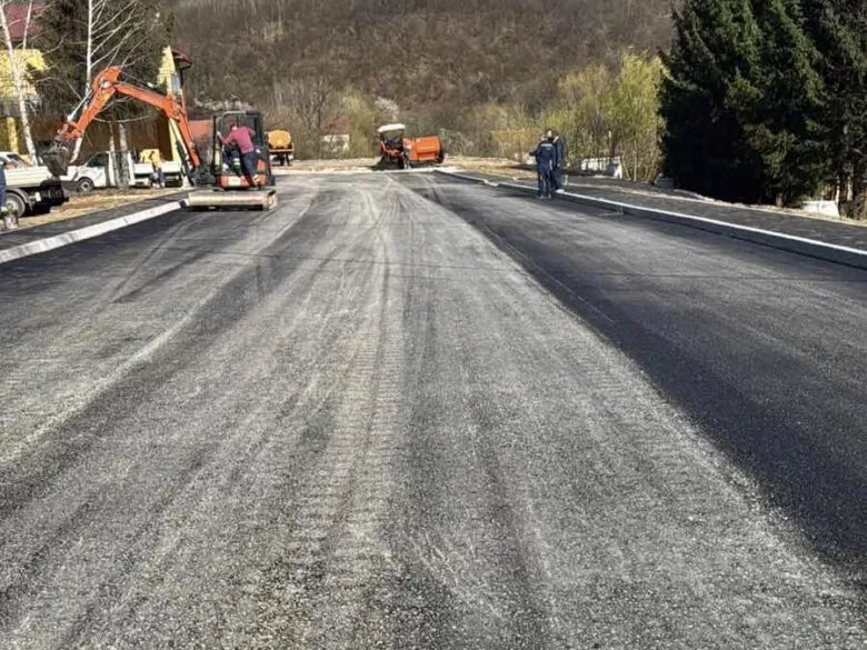 Kod kina u Brezi: Ugrađen prvi sloj asfalta, završni radovi slijede naredne sedmice