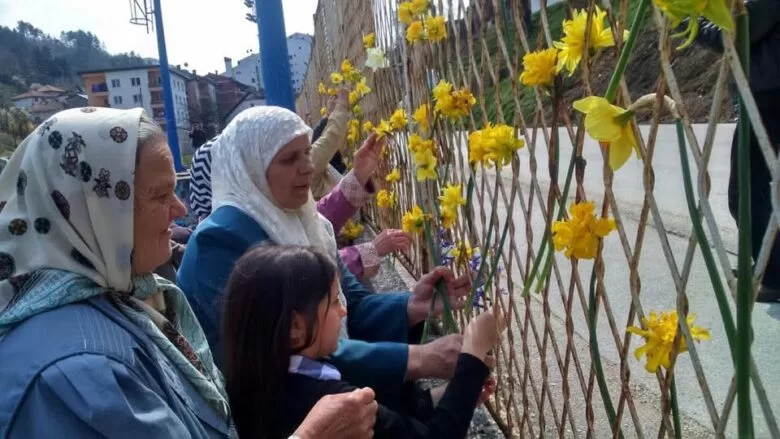Srebrenica: 33 godine od stradanja na školskom igralištu