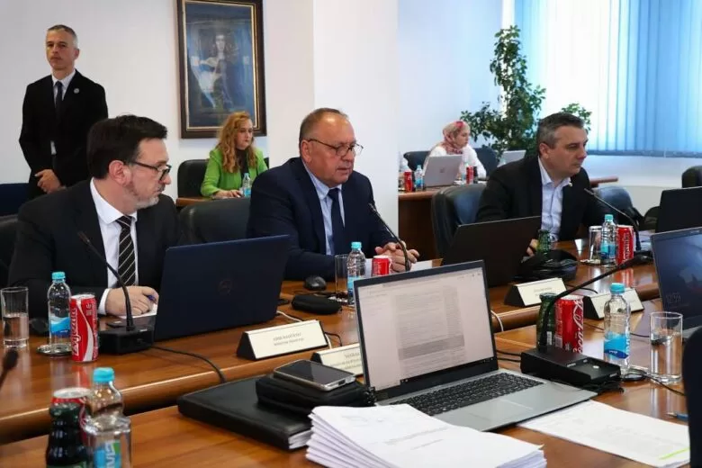 Vlada FBiH: Prihvaćena Inicijativa za ukidanje carina na uvoz nafte i naftnih derivata iz trećih zemalja