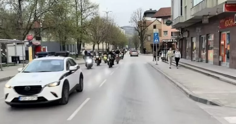 Počasni krug visočkih motorista u znak sjećanja na tragično preminulog tinejdžera
