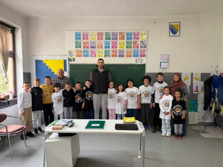 Inspirativna posjeta: Kenan Kamenjaš družio se s učenicima u OŠ Vareš Majdan
