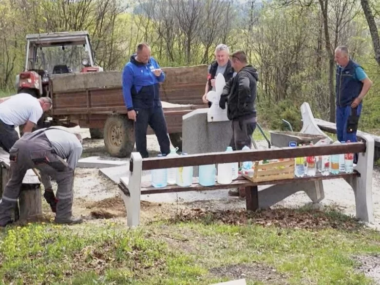 Napredak na Trešnjici: Uređen prostor kod spomenika i unaprijeđena putna komunikacija