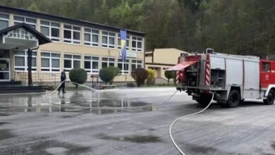 Vatrogasci uljepšali školsko dvorište u Srednjem uoči Dana škole i Dana planete Zemlje
