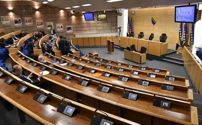 Brže do radnih dozvola: Usvojen Zakon o zapošljavanju stranaca