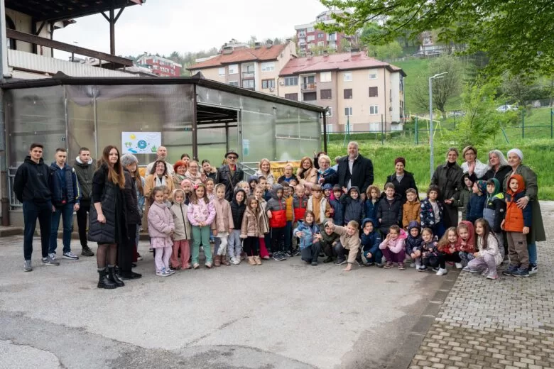 Međugeneracijskim susretom i sadnjom biljaka u Vogošći obilježen Dan planete Zemlje