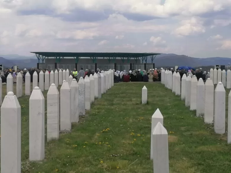 Danas kolektivna dženaza u Vlasenici:  Konačan smiraj za šest žrtava na Šehidskom mezarju Rakita