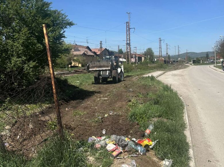 U Podlugovima realizovana akcija čišćenja: uklonjene divlje deponije i uređeni javni prostori