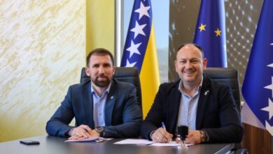 Ministar Delić i generalni sekretar Crvenog križa FBiH Tučić potpisali ugovor: Osigurano zapošljavanje novih 19 gerontodomaćica u Federaciji BiH