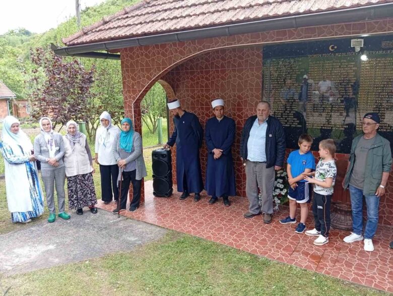 U Blječevoj kod Bratunca obilježena 34. godišnjica zločina nad Bošnjacima: Sjećanje na 112 ubijenih mještana