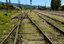 Upozorenje građanima uz pružni pojas na području općine Ilijaš: Ne približavati se pruzi zbog tretiranja herbicidima