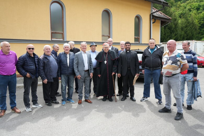 Kardinal Vinko Puljić boravio u Župi Čemerno kod Ilijaša