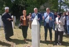 Povodom Dana škole: Učenici, rukovodstvo OŠ „Hašim Spahić“ i porodica rahmetli komandanta odali počast na šehidskom mezarju u Brezi