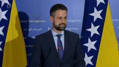 Kada se “srbovanje” plaća iz državnog budžeta: Može li funkcioner raditi protiv države od koje prima platu?
