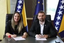 Ministar Delić potpisao ugovore sa sigurnim kućama: Za zaštitu žrtava nasilja osigurano 1,1 milion KM