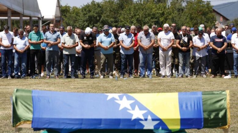 Kolektivna dženaza i ukop tri žrtve iz Zvornika danas u Memićima