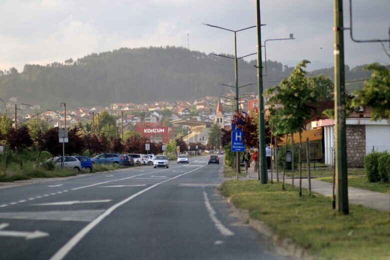 Spora vožnja sve češći problem u saobraćaju: Oprez je važan, ali ometanje drugih nije rješenje