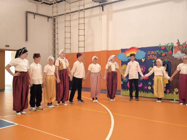Učenici V-1 razreda OŠ „Hašim Spahić“ svečanom priredbom obilježili završetak petog razreda