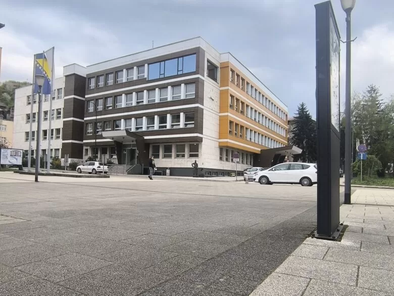Pokrenuta inicijativa za izjednačavanje osnovice plata u javnim ustanovama i preduzećima Općine Ilijaš