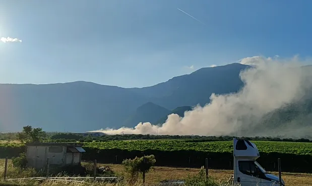 Još uvijek gori deponija Uborak, zrak u Mostaru nezdrav