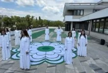 U Zagrebu izveden Performans „Cvijet istine i nade“ povodom 31. godišnjice genocida u Srebrenici