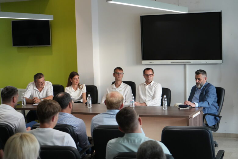 U Ilijašu održana panel-diskusija „Genocid u Srebrenici u umjetnosti i književnosti