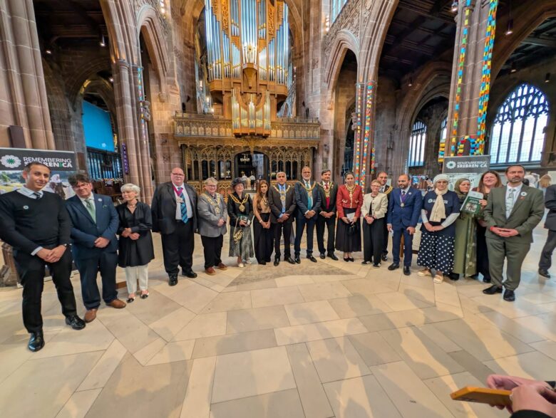 MANCHESTER UJEDINJEN U SJEĆANJU NA ŽRTVE GENOCIDA U SREBRENICI