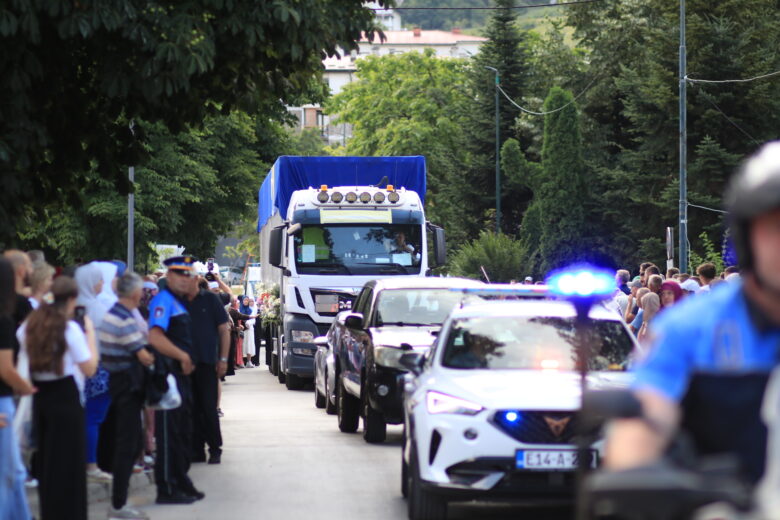 Iz Ilijaša ispraćeni tabuti s posmrtnim ostacima žrtava genocida u Srebrenici
