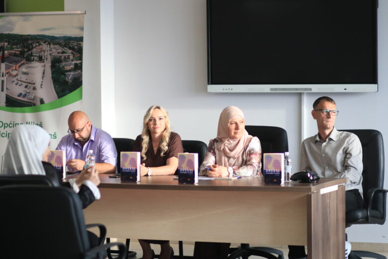 Promocija romana “Ostani i kad riječi utihnu” okupila ljubitelje lijepe riječi u Ilijašu