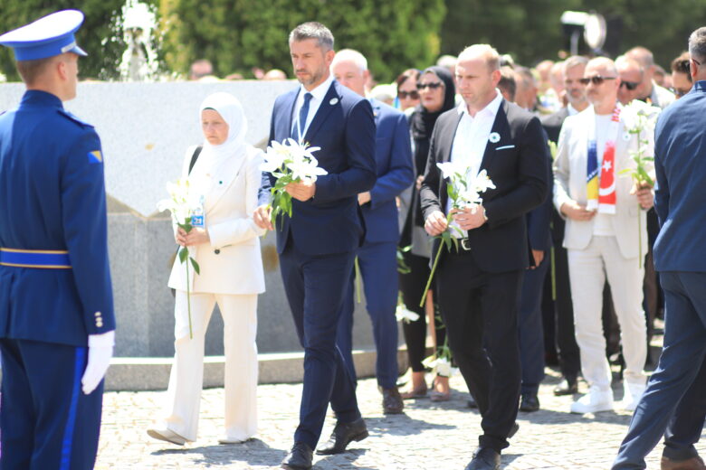Delegacija Općine Ilijaš odala počast žrtvama genocida u Srebrenici
