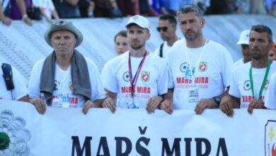Grupa Ilijaš dostojanstveno unijela svoj baner u Memorijalni centar Potočari