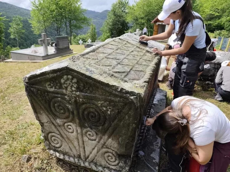 Konzervirani stećci na lokalitetu Kopošići kod Ilijaša