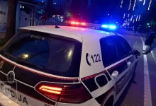 Motociklista udario u grupu pješaka u Hadžićima, jedna osoba poginula, tri prevezene na KCUS