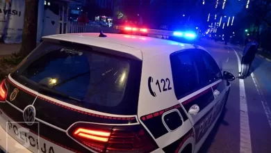 Motociklista udario u grupu pješaka u Hadžićima, jedna osoba poginula, tri prevezene na KCUS