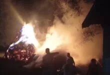 Požar u Solakovićima kod Ilijaša: Izgorjeli sijeno i pomoćni objekat