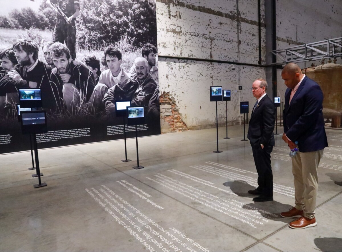 Američki kongresmeni posjetili Srebrenicu i odali počast žrtvama genocida