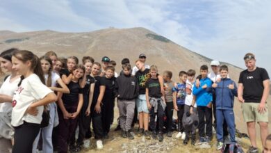 Oko 150 učenika iz Ilijaša planinarilo na Bjelašnici: Učenici osvojili vrh Javorak