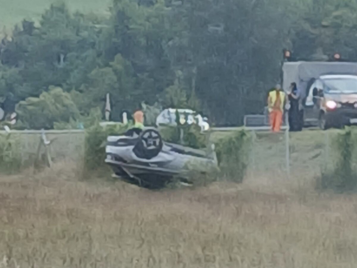 Saobraćajna nezgoda na autoputu Podlugovi–Visoko: Vozilo završilo na krovu