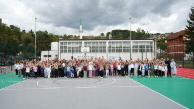 Ispred OŠ Podlugovi održan Dan sporta u atletici: Učenici se takmičili u 10 sportskih disciplina