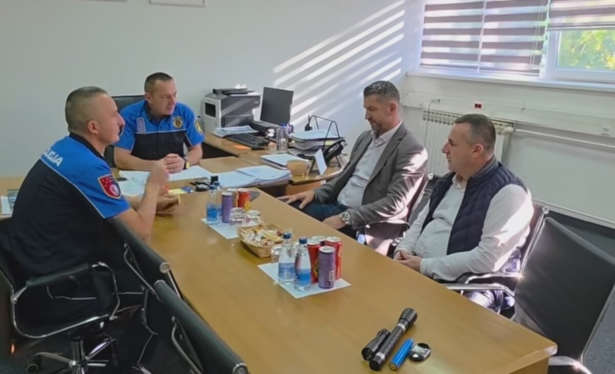 Općina Ilijaš nabavila 100 baterijskih lampi za policijske službenike