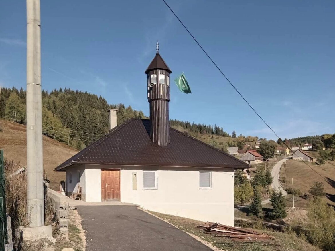 Vukasovići dobili novi krov na džamiji: Završeni radovi nakon samo sedam dana