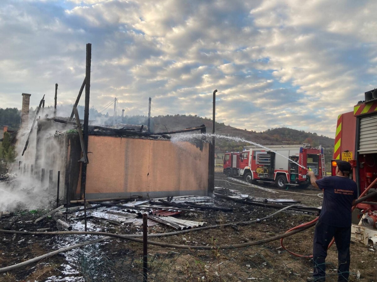 Brzom intervencijom vatrogasaca spriječen veći požar u Vrboviku