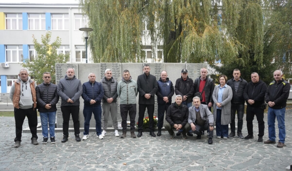 Grupa „Jokeri“ položila cvijeće na Centralnom spomen-obilježju u Ilijašu: Počeo „Pohod ponosa – Moševićko brdo 2026“