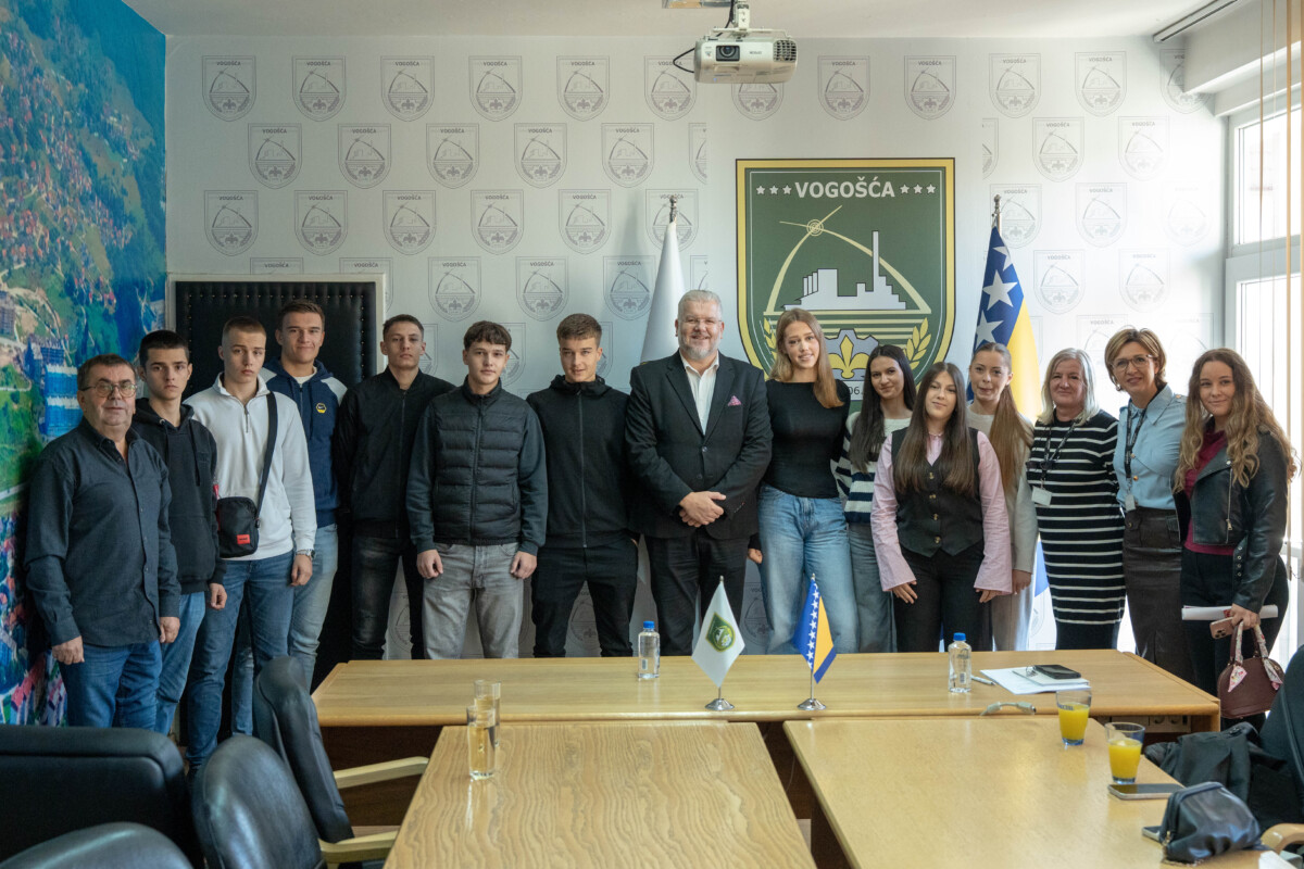 Srednjoškolci kroz projekat Socijalni dan stekli radno iskustvo u Općini Vogošća